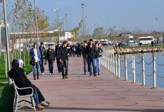 İzmitliler güzel havanın tadını çıkardı