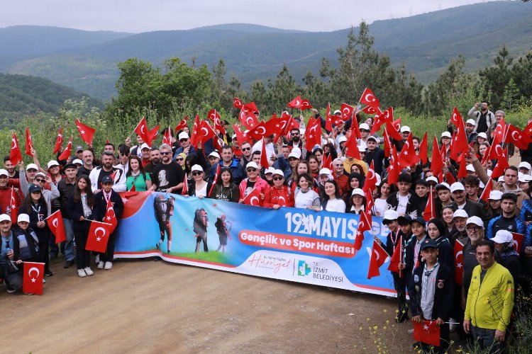 İzmitlilerden hem gençlik hem doğa yürüyüşü
