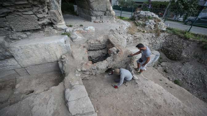 İznikde Roma Tiyatrosunda Osmanlı çini fırını bulundu