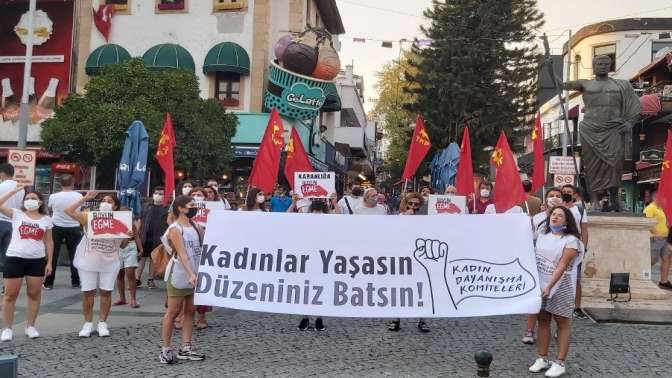 Kadınlar Azra için Antalyada bir araya geldi