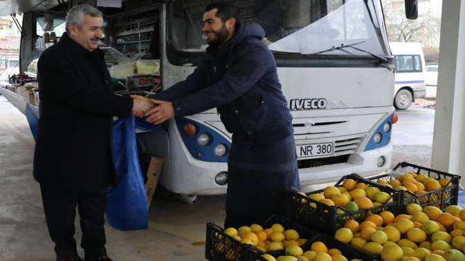 Kapalı pazarda ilk tezgahlar açıldı