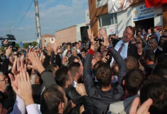 Karabalık şov yaptı, binlerce kişi destek verdi