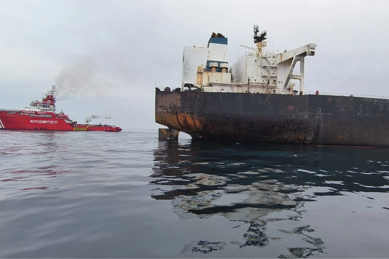 Karadeniz'de patlama yaşayan 'KAIROS'ta yangın söndürüldü... VIRAT'ın çeki operasyonu sürüyor Karadeniz'de patlama yaşayan 'KAIROS'ta yangın söndürüldü... VIRAT'ın çeki operasyonu sürüyor