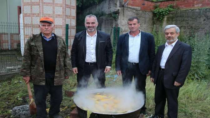 Karamürsel Tahtalı Mahallesi İftar Verdi