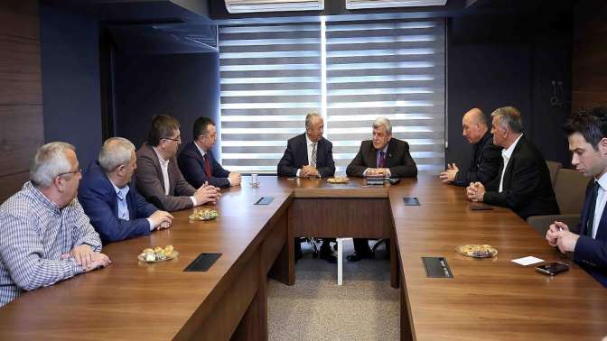 Karaosmanoğlu, CHP İl Başkanlığını ziyaret etti