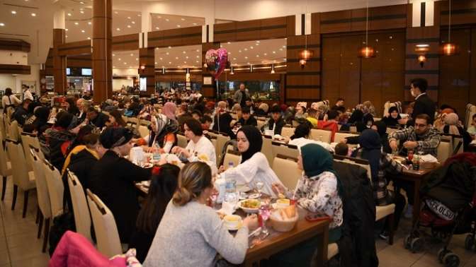 Kartepe’de çocukların yüzünü güldüren iftar
