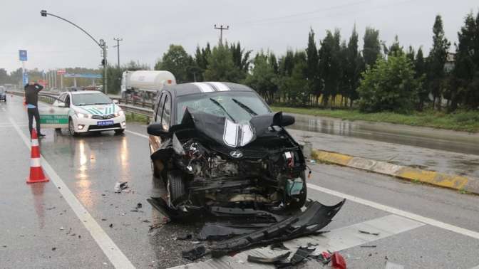 Kartepe Uzuntarlada trafik kazasında 8 kişi yaralandı