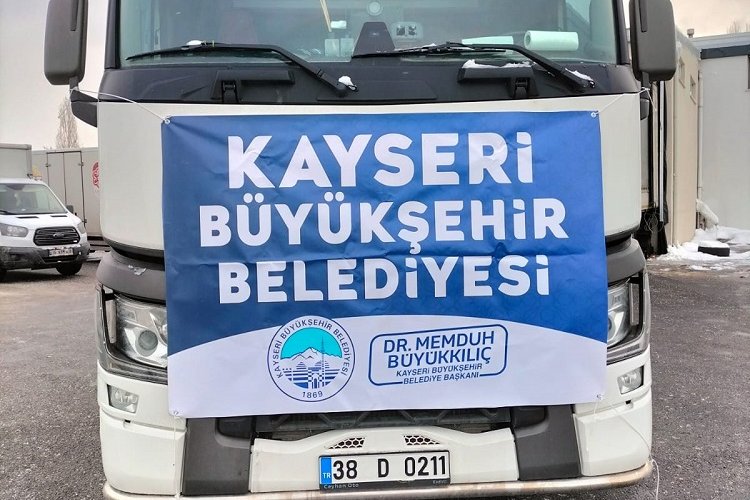Kayseri Büyükşehir'den 40 tır yardım