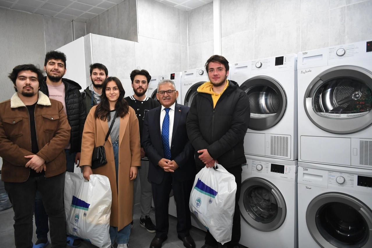 Kayseri Büyükşehir'den üniversitelilere ücretsiz destek