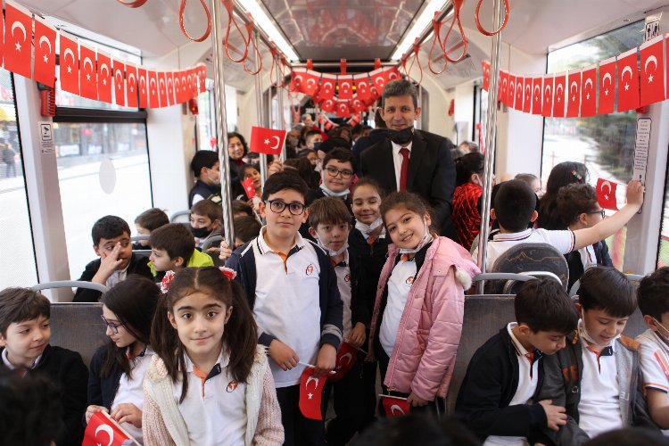 Kayseri'de 'çocuk treni' eğlendirdi