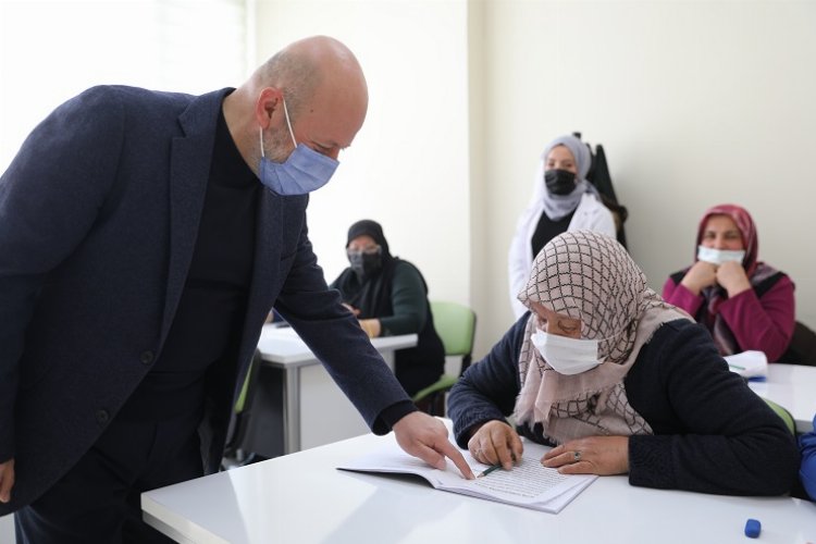 Kayseri Kocasinan'da kadınlar okuma kursu