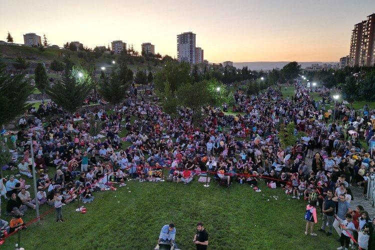 Kayseri Melikgazi'de açık havada sinema keyfi