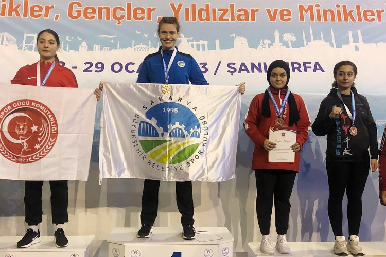 Kickboks Sakaryalı sporcular Türkiye kürsüsünde
