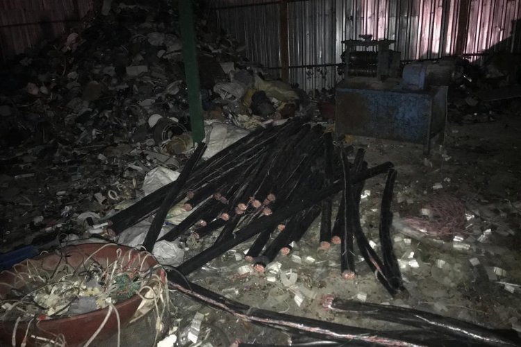 Kilis'te 2 bağ evindeki kabloları çalan 2 hırsız yakalandı