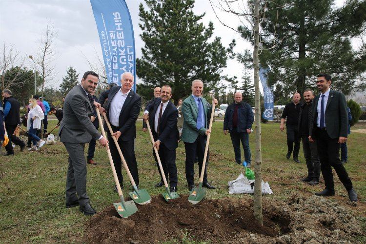 Kocaeli Başiskele'de ağaç fidanları toprakla buluştu