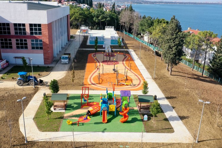 Kocaeli Karamürsel'e sentetik buz pisti 