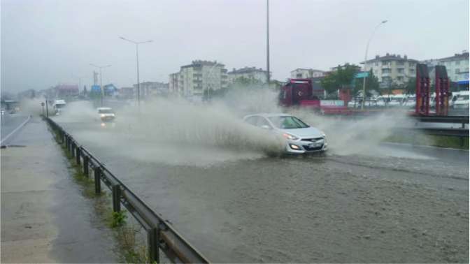 Kocaelide sağanak hayatı olumsuz etkiledi