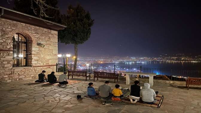 Kocaelide vatandaşlar, ramazanın ilk teravih namazını kıldı