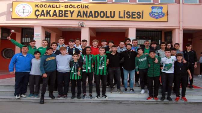 Kocaelisporlu futbolcular öğrencilerle buluştu