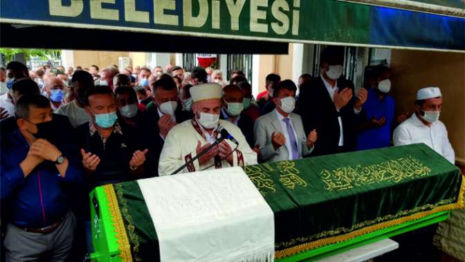 Kocaelisporun eski başkanı Hüseyin Üzülmezin cenazesi defnedildi