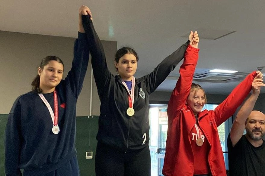 Konya Karataylı haltercilerden şampiyonada madalyalı kutlama Konya Karataylı haltercilerden şampiyonada madalyalı kutlama