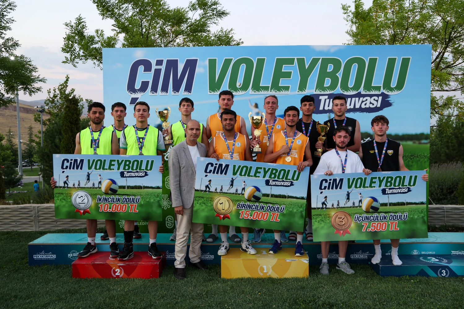 Konya Selçuklu'da 'Çim Voleybolu'na muhteşem final Konya Selçuklu'da 'Çim Voleybolu'na muhteşem final