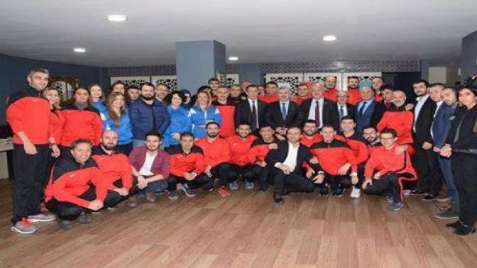 Körfez GB birlik beraberlik yemeğinde bir araya geldiler