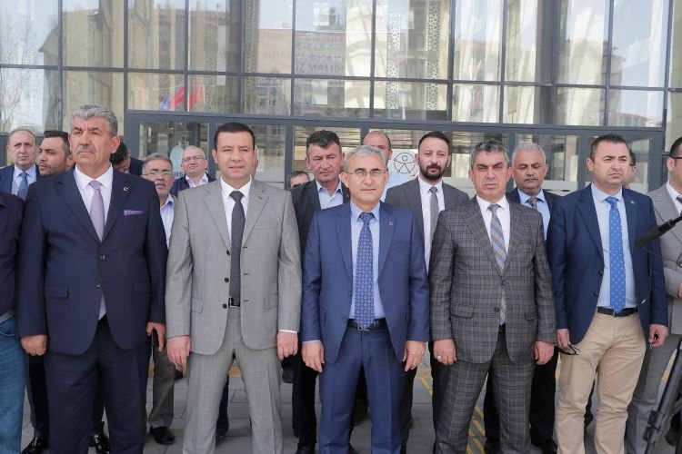 Kütahya Belediyesi'nde kiralık araç dönemi sona erdi 