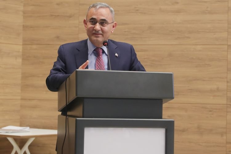 Kütahya'da Başkan Işık Vazo Kuleyi anlattı