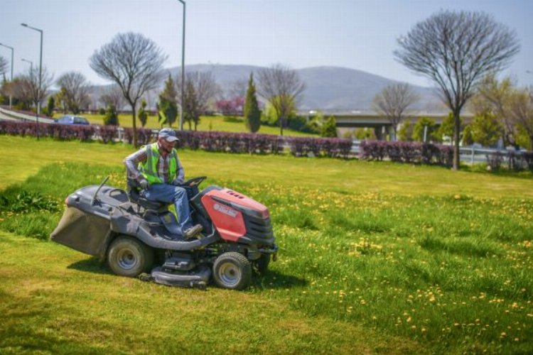 Kütahya'da yeşil alan düzenlemeleri devam ediyor 