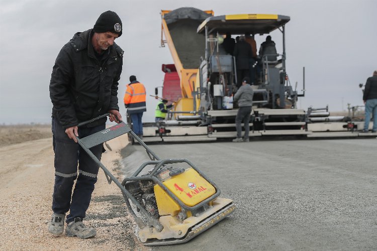Kütahya Yoncalı'da beton yol çalışması 