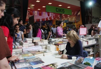 Kulin, 5 saat Kitap İmzaladı