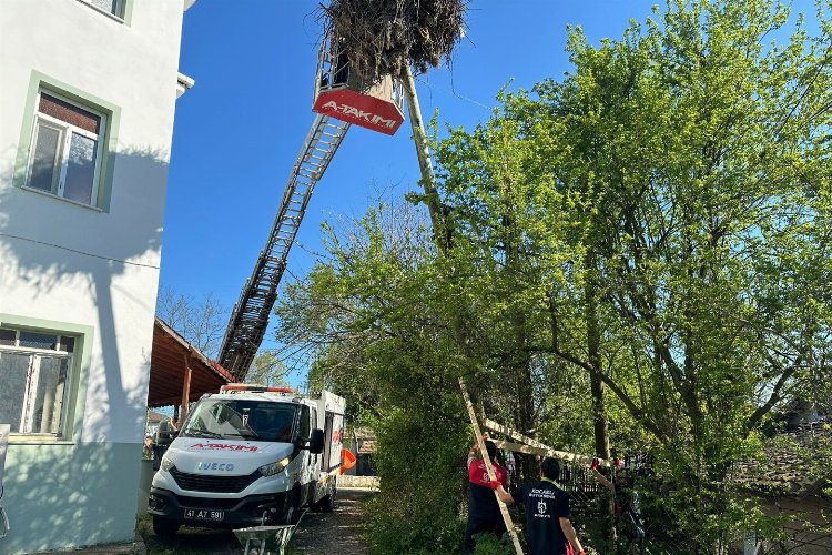 Leyleklerin yuvası yıkılmaktan kurtarıldı