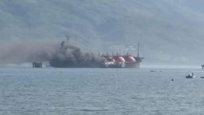LPG dolu tanker gemi yangını korkuttu