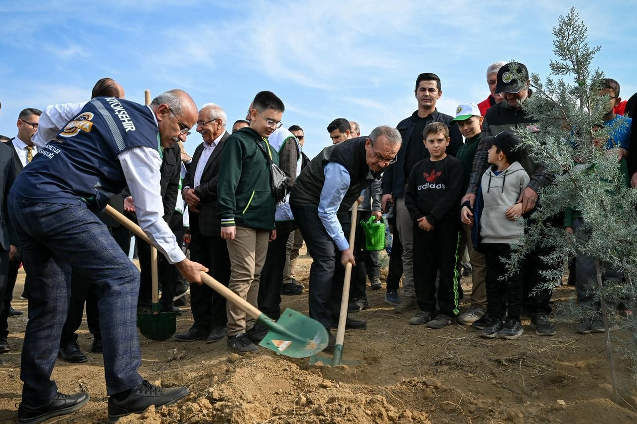 Malatya'da 2 bin 200 fidan toprakla buluştu