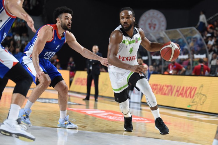 Manisa BBSK: 74 Anadolu Efes: 95