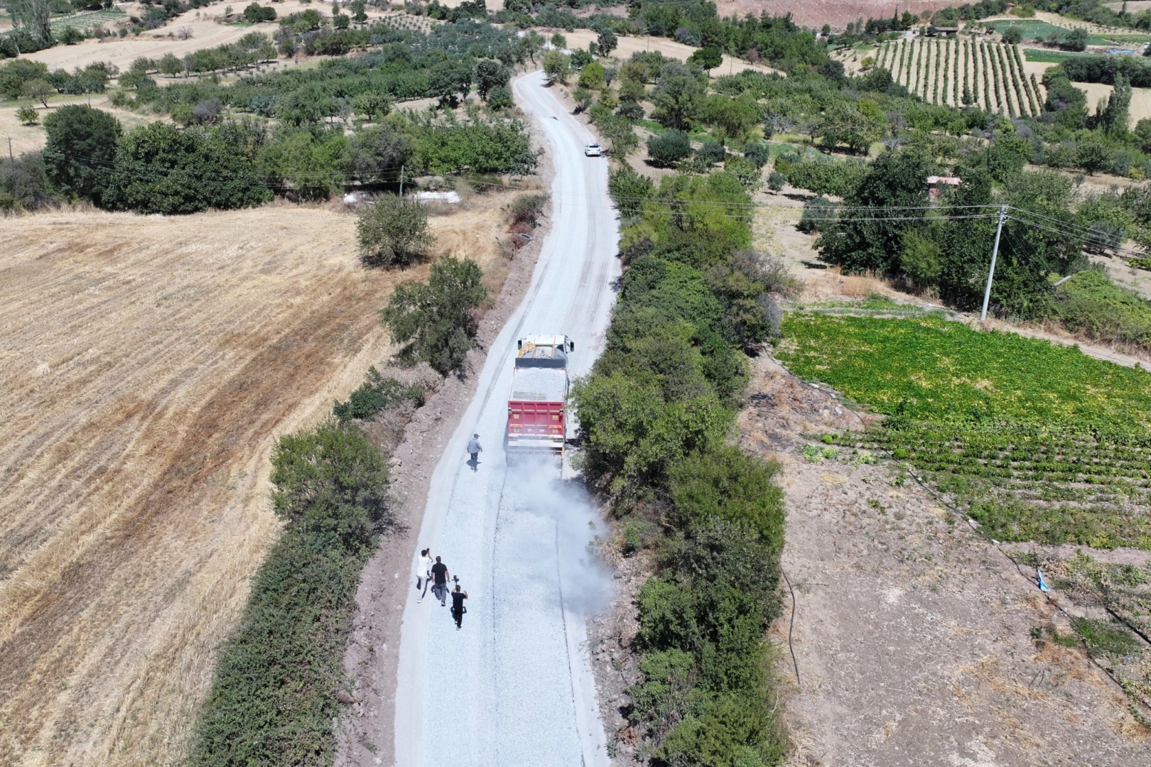 Manisada 1999’da açılan yol 27 yıl sonra asfaltla buluştu