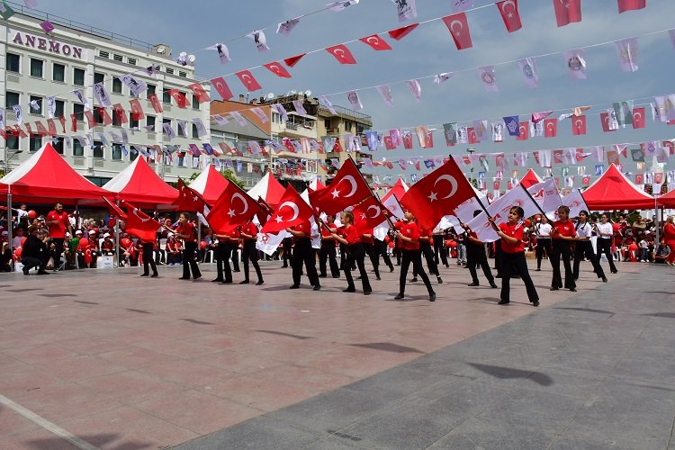 Manisa'da 23 Nisan dolu dolu geçti