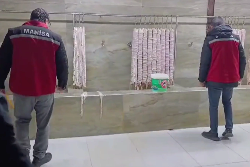 Manisada 4 milyon TLlik bozulmuş kokoreçe imha!