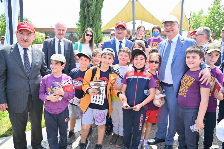 Manisa'da bilime şenlikli açılış