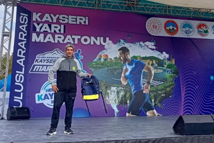 Manisalı şampiyon atlet zirveyi kaptırmadı!