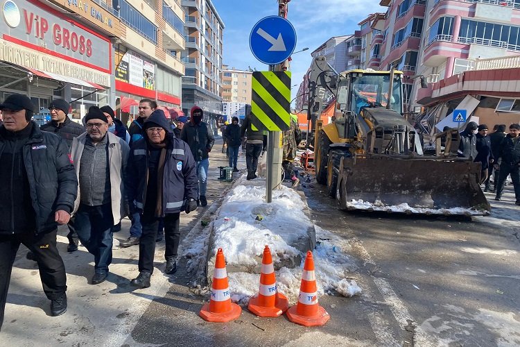 Memduh Büyükkılıç deprem bölgesinde