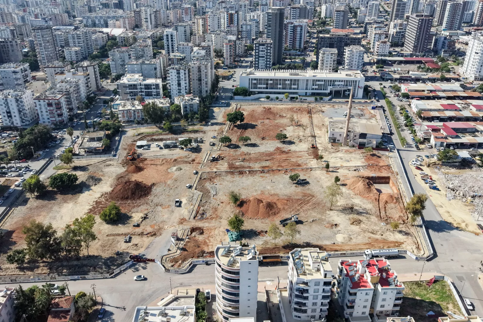 Mersin'de ‘Mezitli Kent Meydanı’ projesinde çalışmalar sürüyor