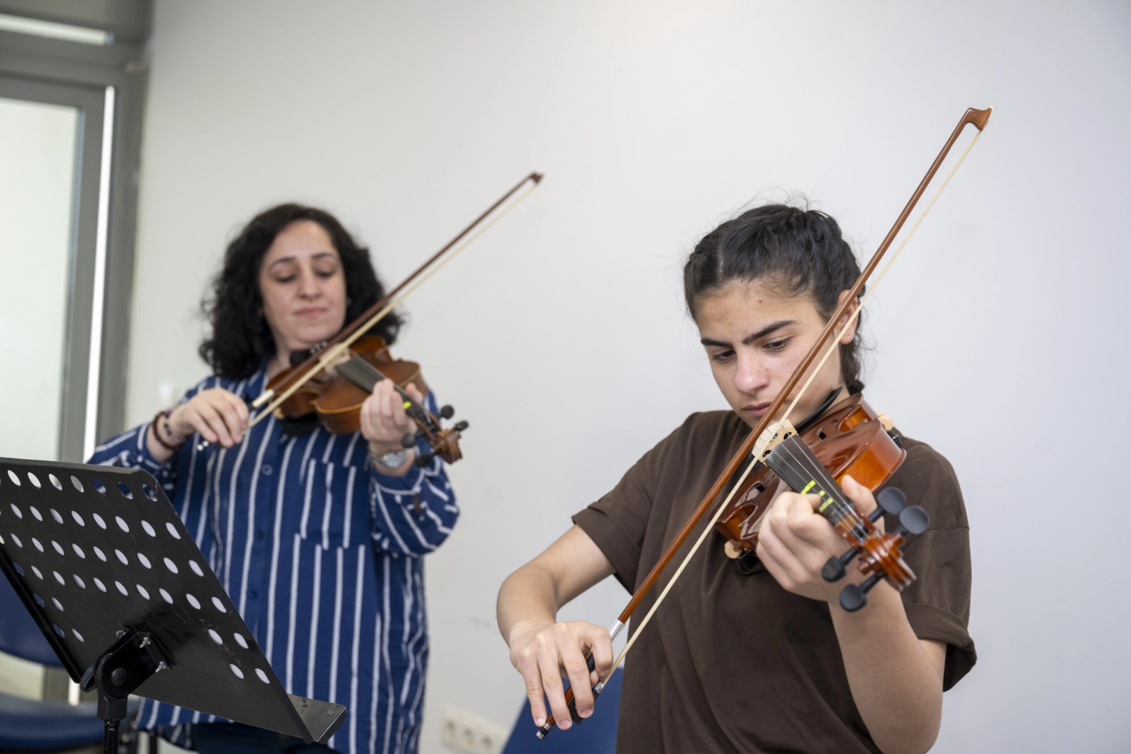 Mersin'de müzik kursları vatandaşların ruhuna dokunuyor