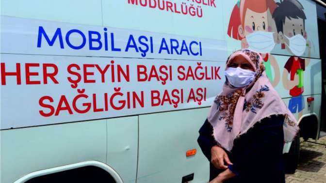 Mobil aşı ekipleri kırsalda görev yapıyorlar