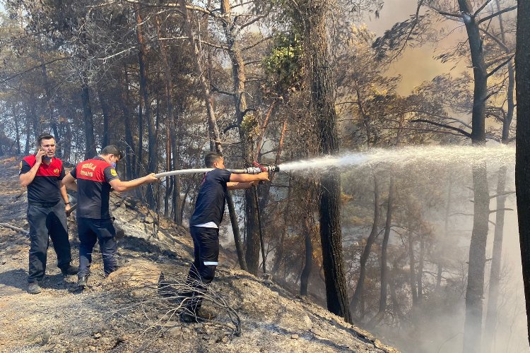 Muğla Büyükşehir, Marmaris yangınına seferber oldu