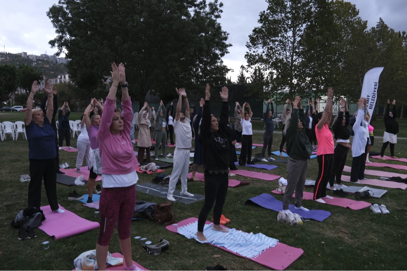 “Nefes Al İzmit” yoga etkinliğine Plajyolu’nda yoğun katılım