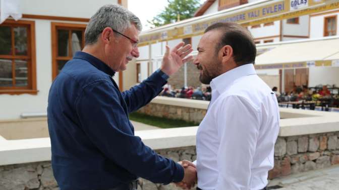 Nevzat Doğan’da Yalı evlerine Övgü