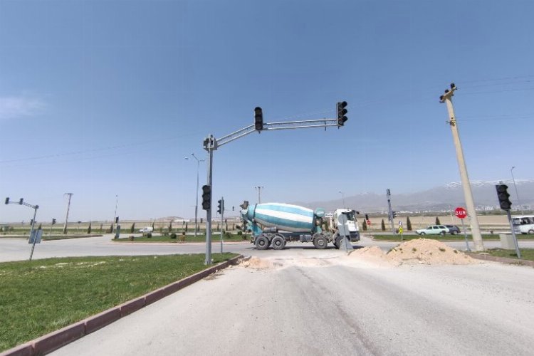 Niğde'de bağlantı yolunun gizemi 15 yıldır çözülemiyor