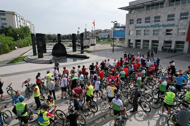 Nilüfer'de bisiklet tutkunları 19 Mayıs için pedalladı